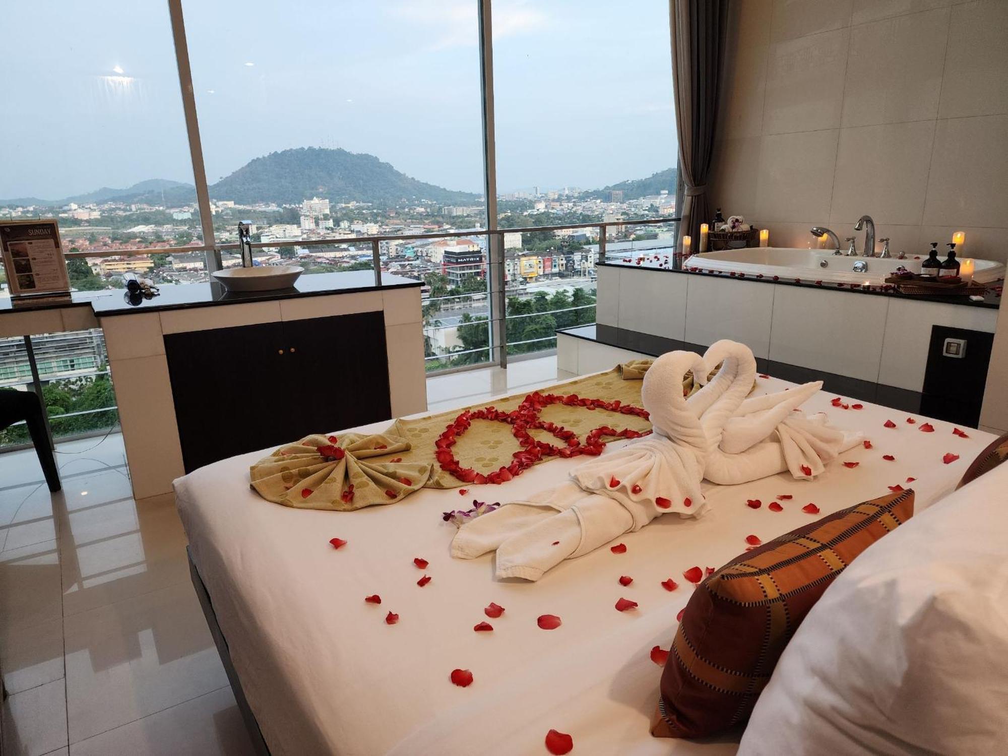 Hilltop Wellness Resort Kathu Kültér fotó